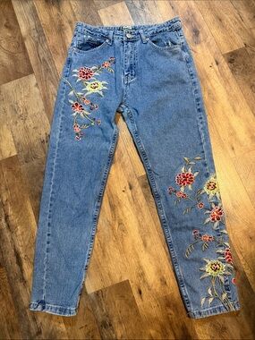 Top Trends basic collection Floral Embroidered Straight-Leg Women's Jeans